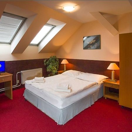 A Plus Hotel & Hostel Прага Екстериор снимка