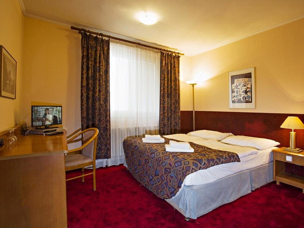 A Plus Hotel & Hostel Прага Екстериор снимка