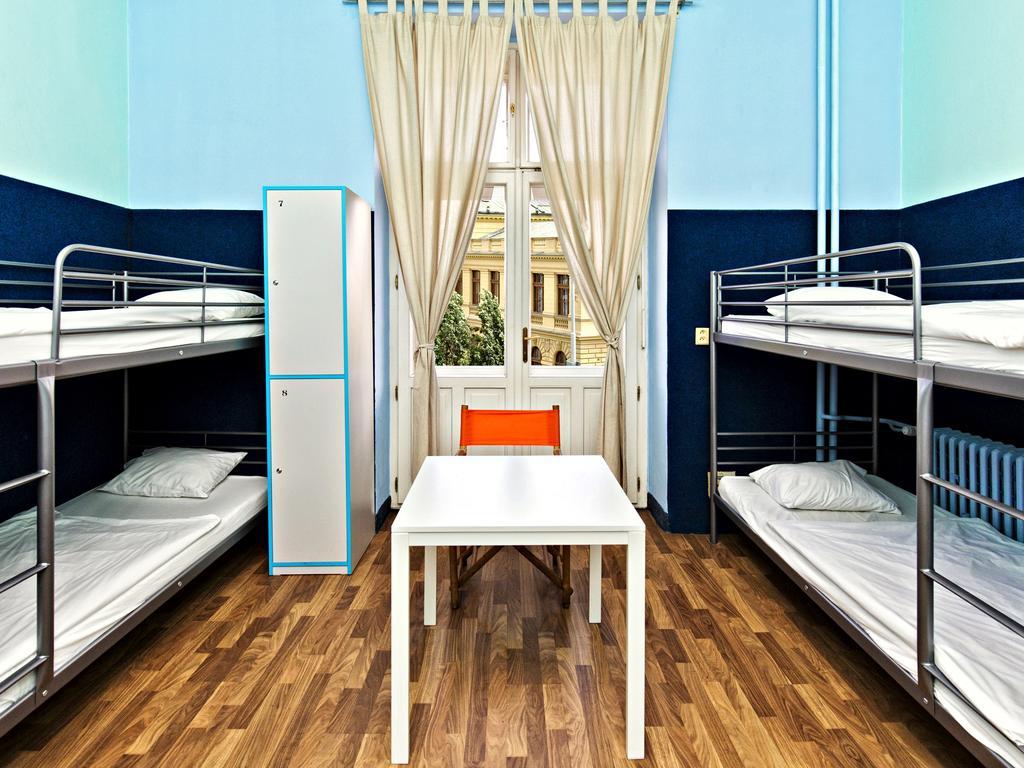 A Plus Hotel & Hostel Прага Екстериор снимка