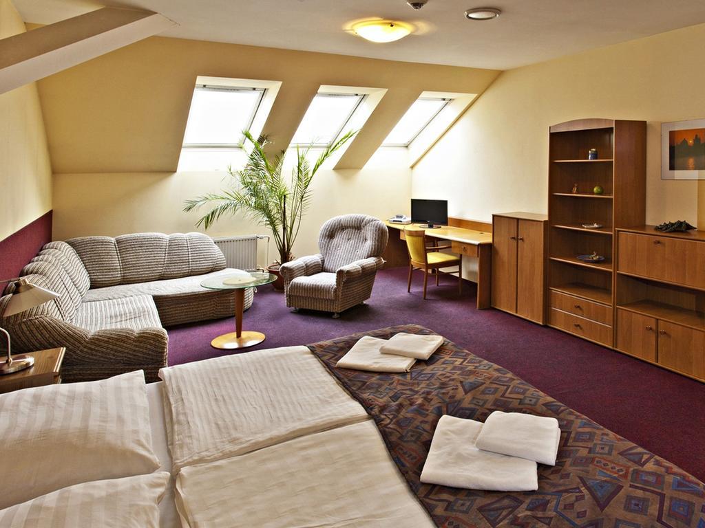 A Plus Hotel & Hostel Прага Екстериор снимка