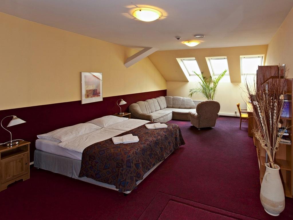 A Plus Hotel & Hostel Прага Екстериор снимка