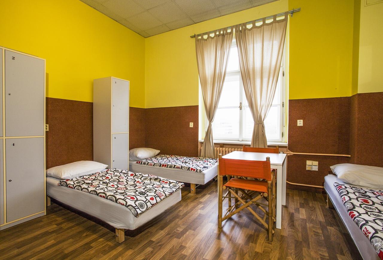 A Plus Hotel & Hostel Прага Екстериор снимка
