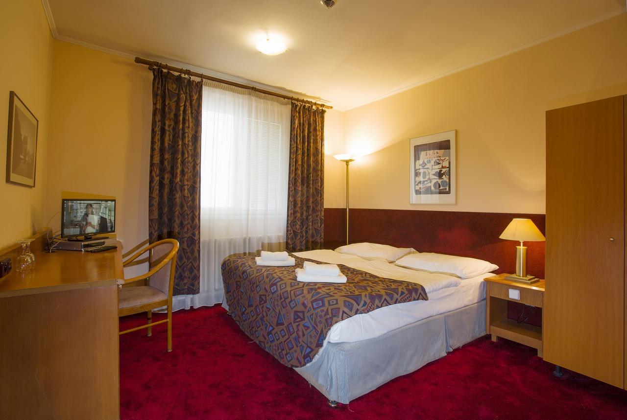 A Plus Hotel & Hostel Прага Екстериор снимка
