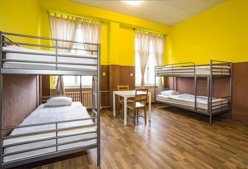 A Plus Hotel & Hostel Прага Екстериор снимка