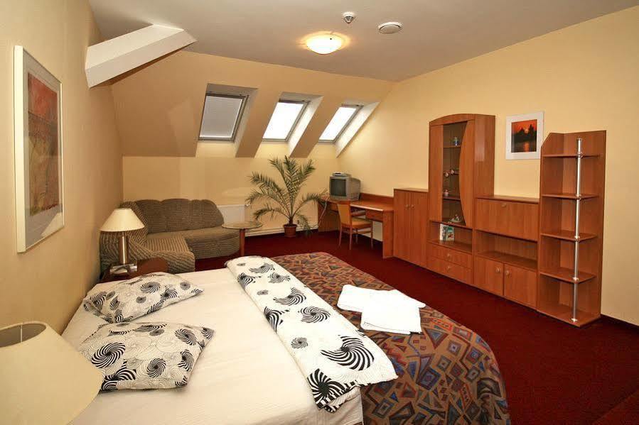A Plus Hotel & Hostel Прага Екстериор снимка